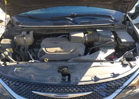 2020 Chrysler Voyager Lxi из США, поврежденный, VIN 2C4RC1DG5LR261209